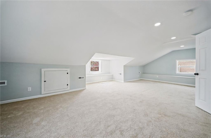 Photo 18 of 35 residential for sale in Portsmouth virginia