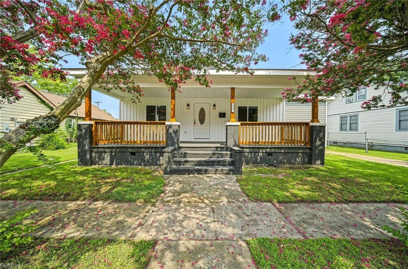 Photo 2 of 35 residential for sale in Portsmouth virginia