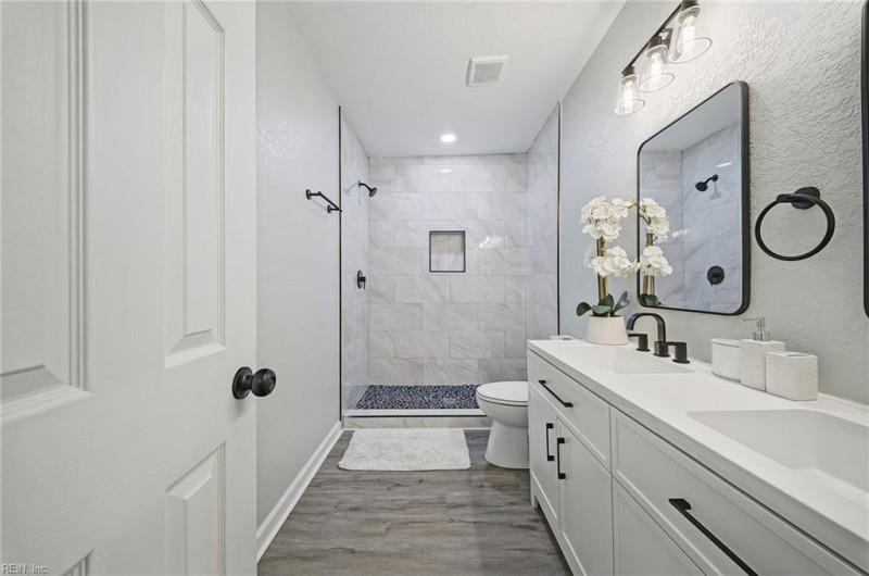 Photo 26 of 35 residential for sale in Portsmouth virginia