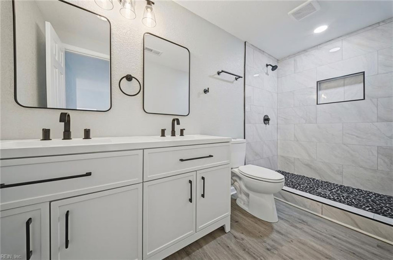 Photo 29 of 35 residential for sale in Portsmouth virginia
