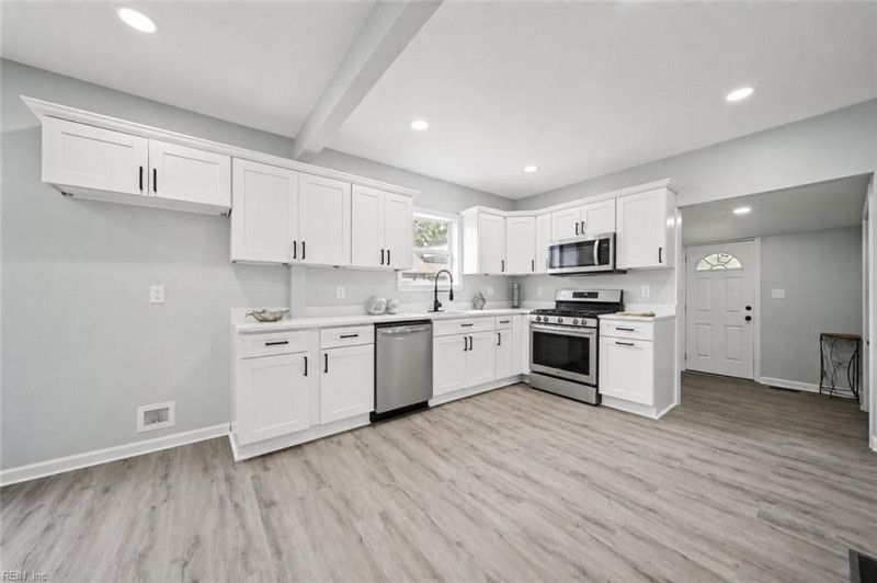 Photo 8 of 35 residential for sale in Portsmouth virginia