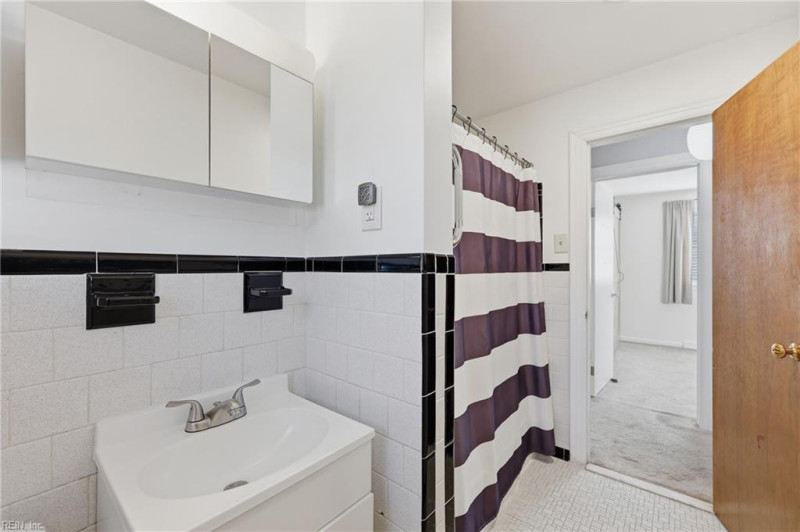 Photo 13 of 22 residential for sale in Portsmouth virginia