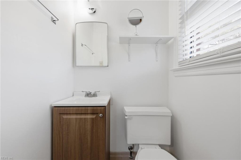 Photo 14 of 22 residential for sale in Portsmouth virginia