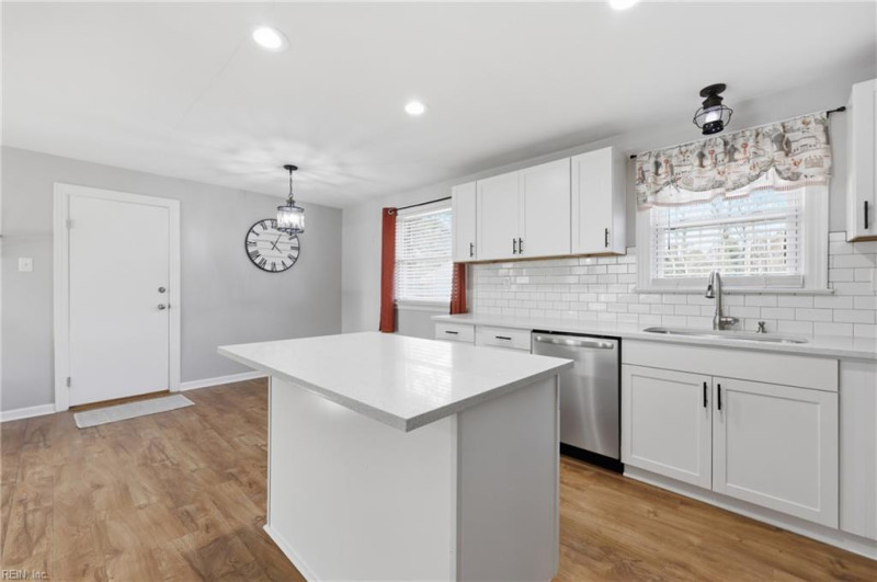 Photo 5 of 22 residential for sale in Portsmouth virginia