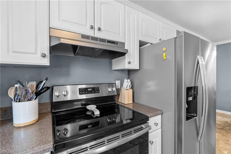 Photo 10 of 42 residential for sale in Chesapeake virginia