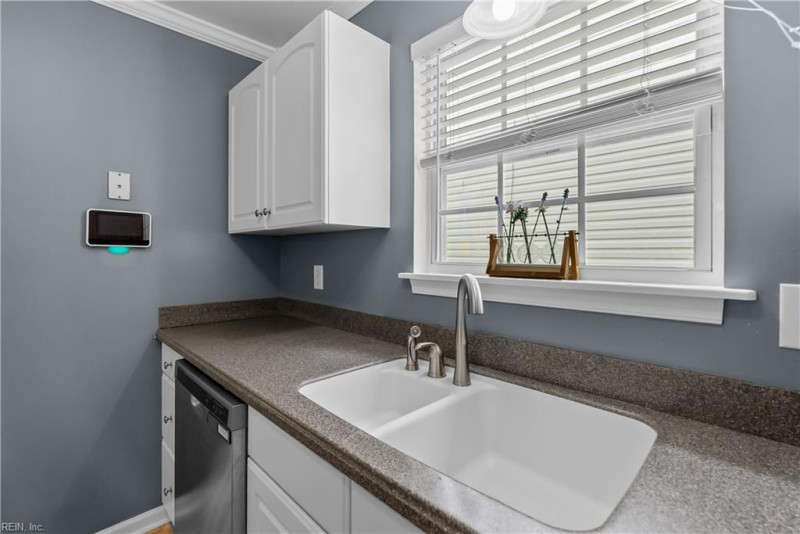 Photo 11 of 42 residential for sale in Chesapeake virginia