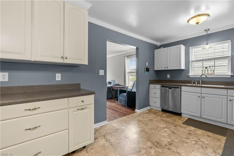 Photo 12 of 42 residential for sale in Chesapeake virginia