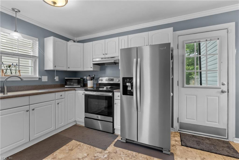 Photo 9 of 42 residential for sale in Chesapeake virginia