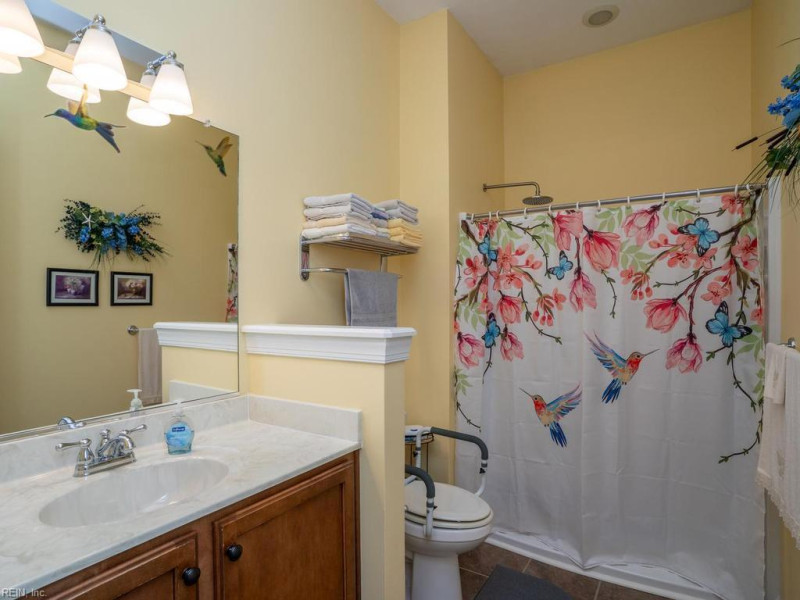 Photo 18 of 29 residential for sale in Chesapeake virginia