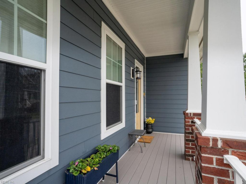 Photo 4 of 29 residential for sale in Chesapeake virginia