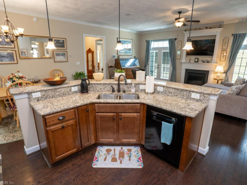 Photo 9 of 29 residential for sale in Chesapeake virginia