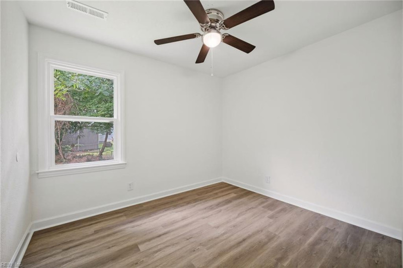 Photo 13 of 30 residential for sale in Portsmouth virginia