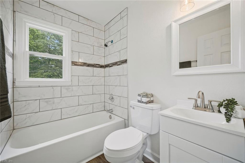 Photo 17 of 30 residential for sale in Portsmouth virginia
