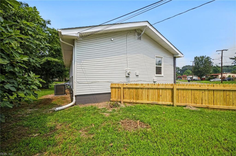 Photo 22 of 30 residential for sale in Portsmouth virginia