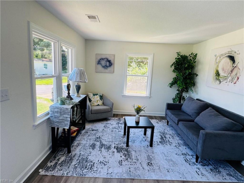 Photo 3 of 12 residential for sale in Portsmouth virginia