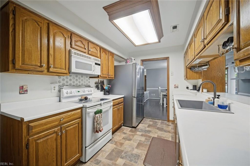 Photo 17 of 46 residential for sale in Virginia Beach virginia