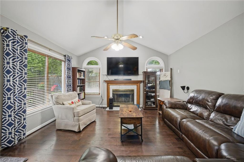 Photo 8 of 46 residential for sale in Virginia Beach virginia