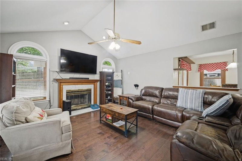 Photo 9 of 46 residential for sale in Virginia Beach virginia