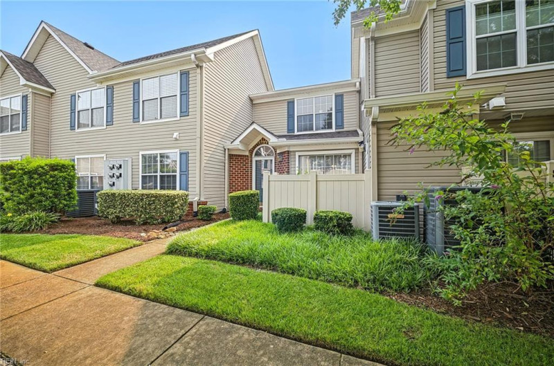 Photo 4 of 26 residential for sale in Virginia Beach virginia