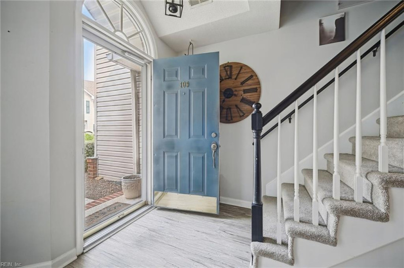 Photo 5 of 26 residential for sale in Virginia Beach virginia