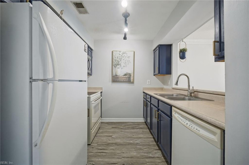 Photo 9 of 26 residential for sale in Virginia Beach virginia