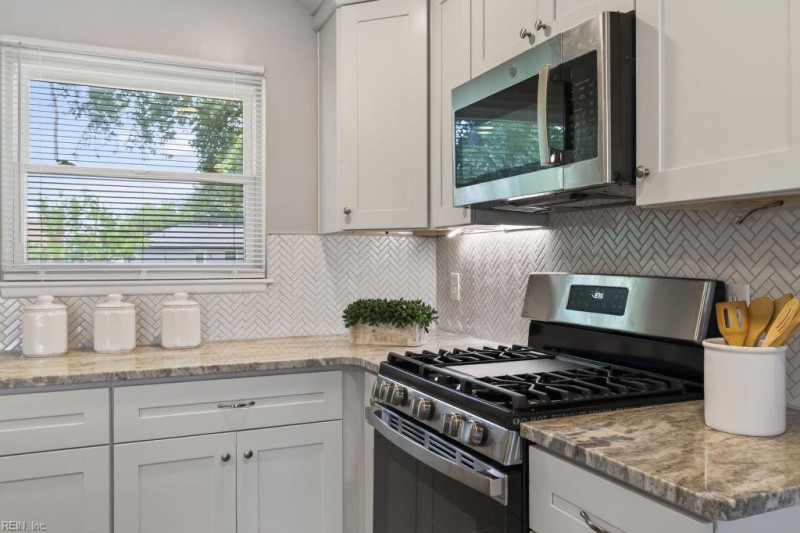 Photo 17 of 33 residential for sale in Hampton virginia