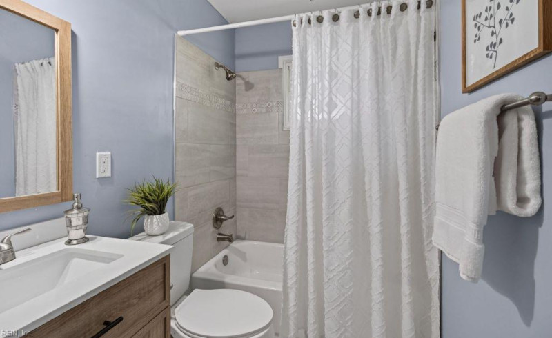 Photo 4 of 33 residential for sale in Hampton virginia