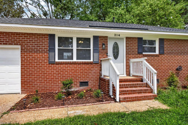 Photo 7 of 33 residential for sale in Hampton virginia