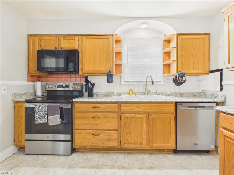 Photo 13 of 27 residential for sale in Norfolk virginia
