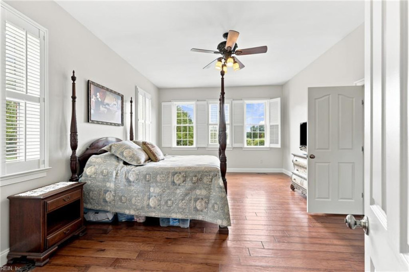 Photo 19 of 50 residential for sale in Chesapeake virginia
