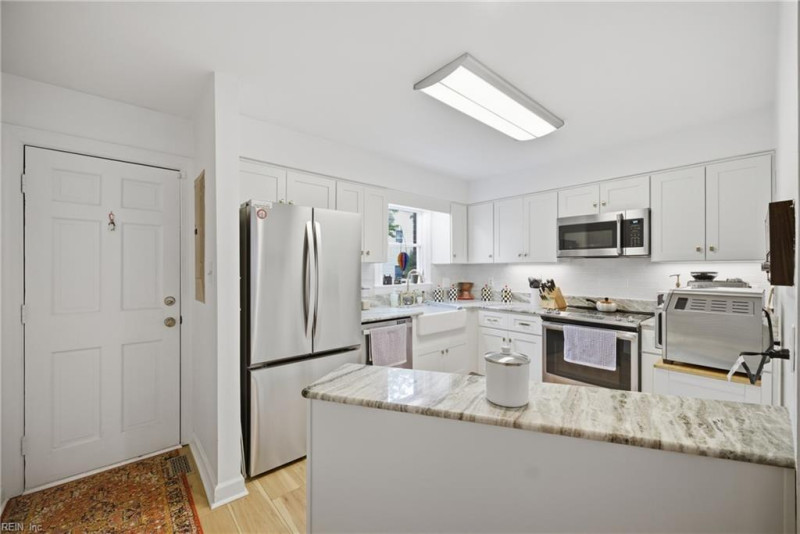 Photo 12 of 34 residential for sale in Portsmouth virginia