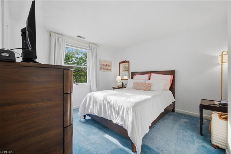 Photo 15 of 34 residential for sale in Portsmouth virginia
