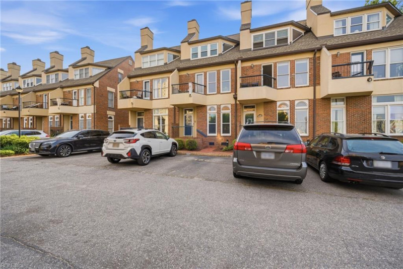 Photo 3 of 34 residential for sale in Portsmouth virginia