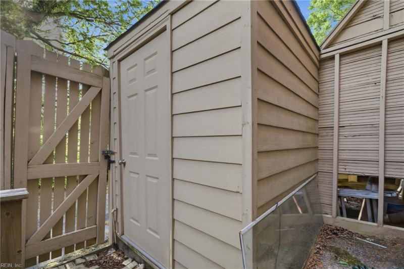 Photo 33 of 34 residential for sale in Portsmouth virginia