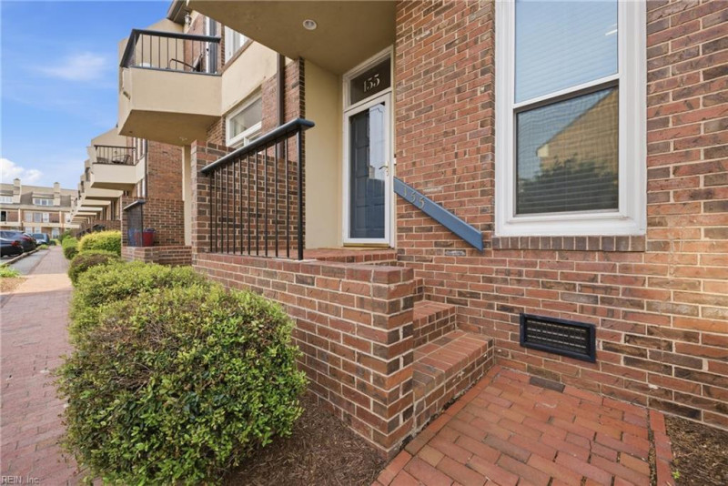 Photo 4 of 34 residential for sale in Portsmouth virginia