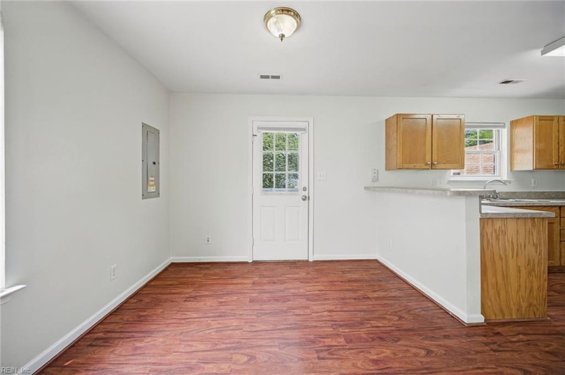 Photo 16 of 39 residential for sale in Norfolk virginia