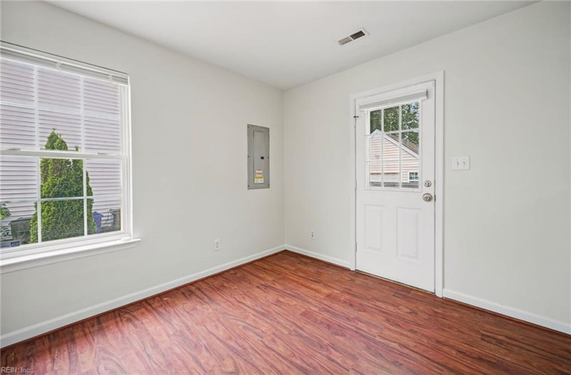 Photo 17 of 39 residential for sale in Norfolk virginia