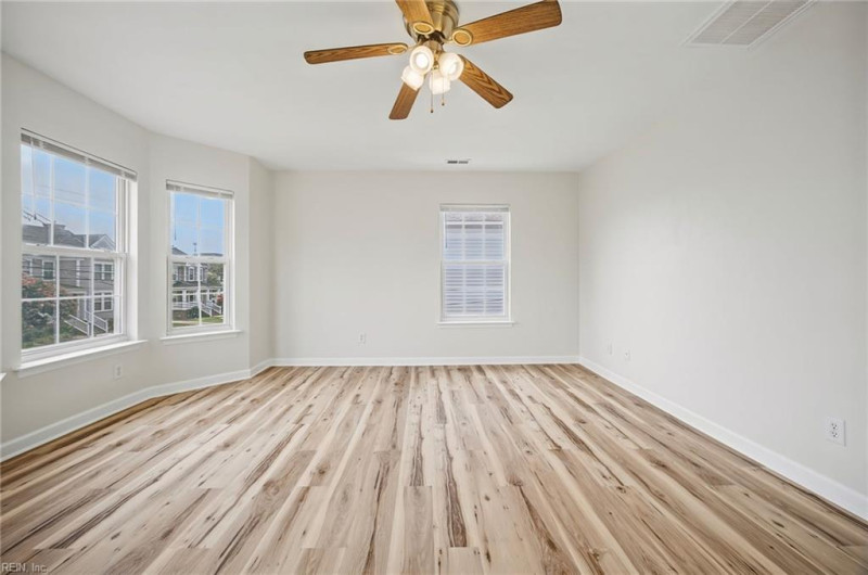 Photo 18 of 39 residential for sale in Norfolk virginia