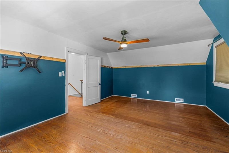 Photo 12 of 91 residential for sale in Hampton virginia