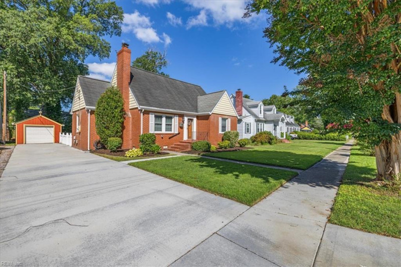 Photo 16 of 91 residential for sale in Hampton virginia
