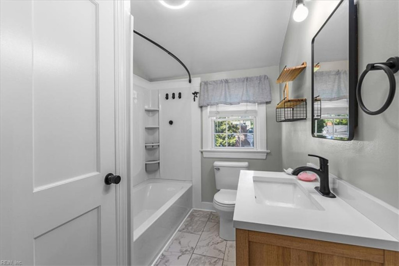 Photo 28 of 91 residential for sale in Hampton virginia