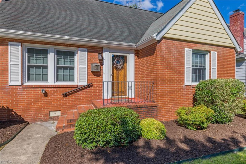 Photo 4 of 91 residential for sale in Hampton virginia