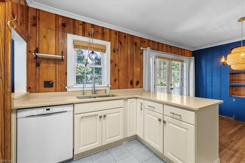 Photo 59 of 91 residential for sale in Hampton virginia