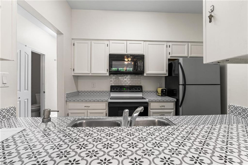 Photo 11 of 35 residential for sale in Virginia Beach virginia