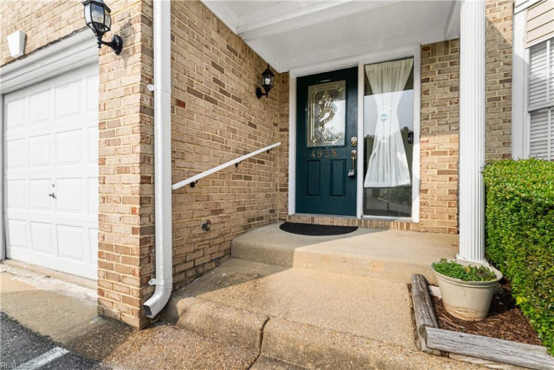 Photo 3 of 35 residential for sale in Virginia Beach virginia