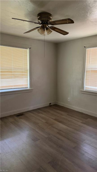 Photo 10 of 27 residential for sale in Portsmouth virginia
