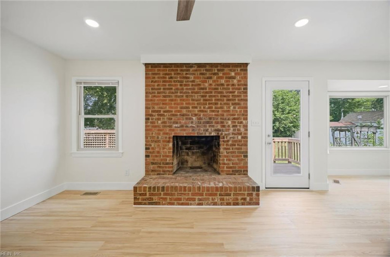 Photo 16 of 39 residential for sale in Chesapeake virginia