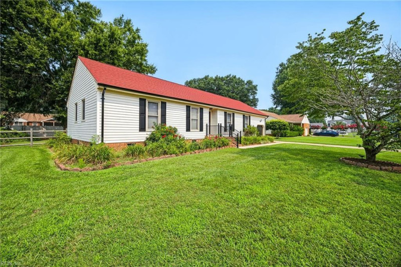 Photo 2 of 39 residential for sale in Chesapeake virginia