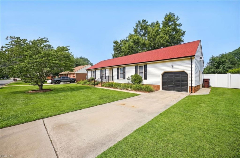 Photo 3 of 39 residential for sale in Chesapeake virginia