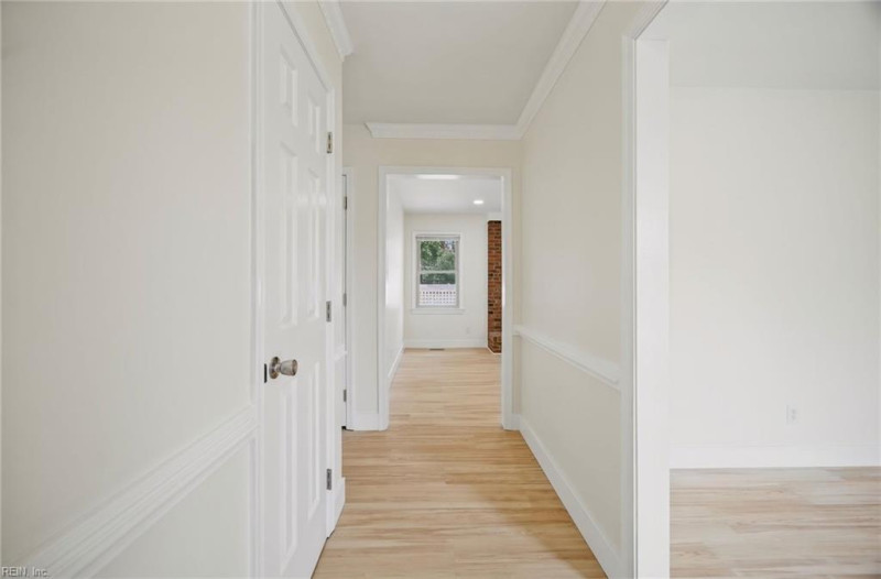 Photo 8 of 39 residential for sale in Chesapeake virginia